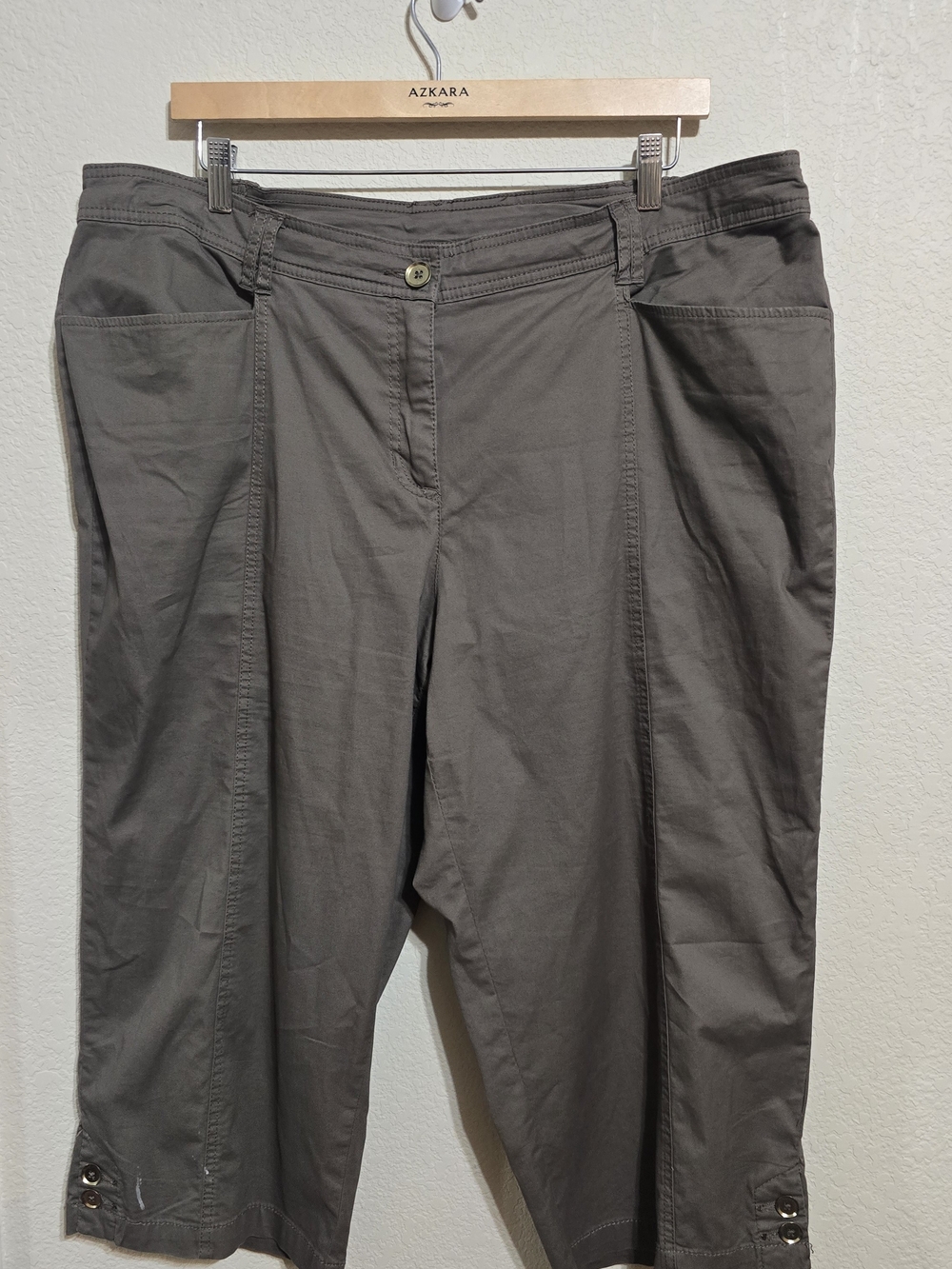 JM Collection Olive Gray Capris with Button Hem